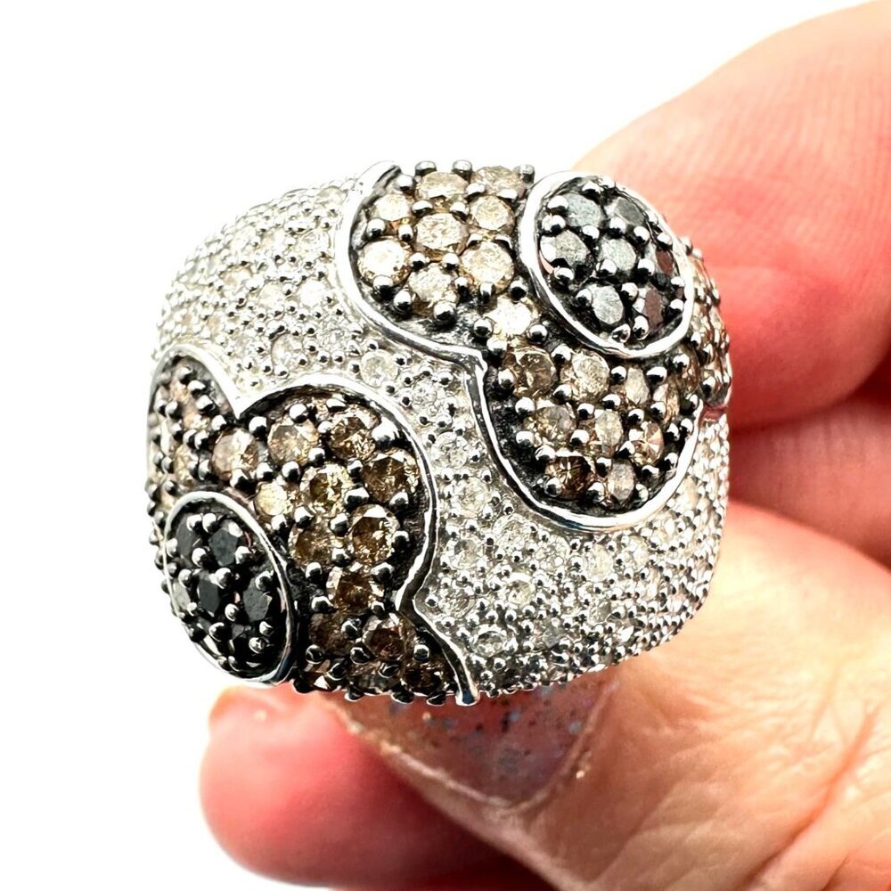10K White Gold White & Champagne Diamond Flower Design Size 8 Weight 8.1 Grams